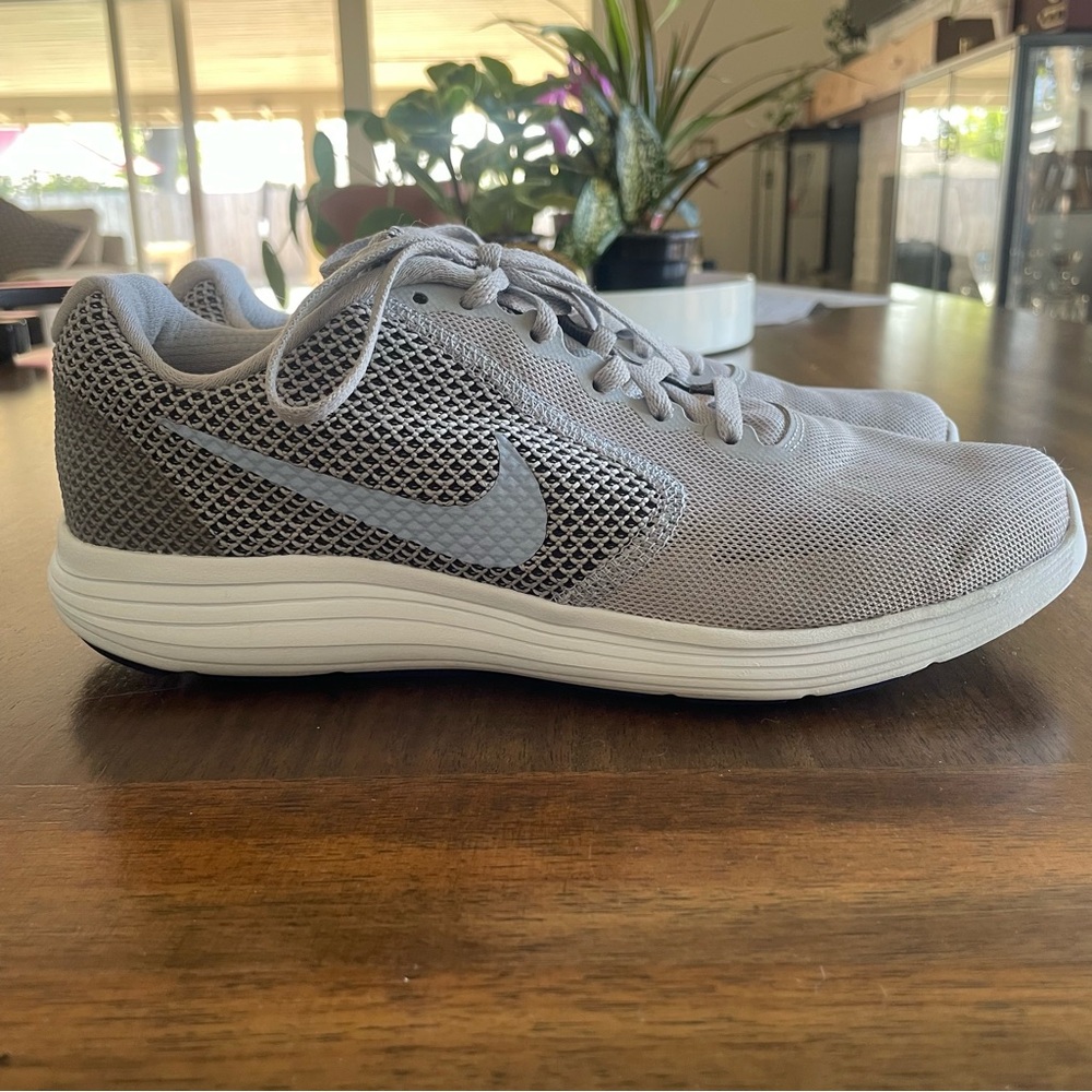 Women’s Nike Revolution 3